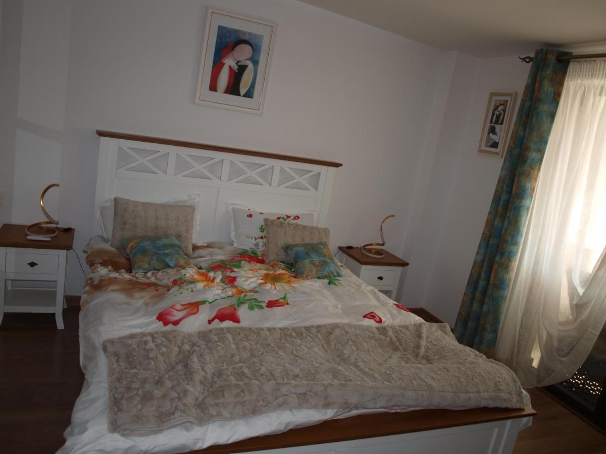 Amavera Apartment Târgu Jiu Buitenkant foto