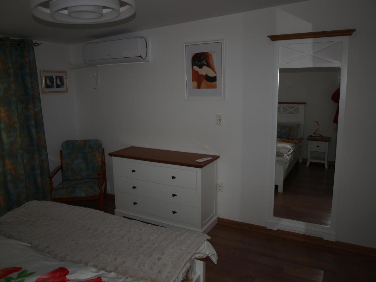 Amavera Apartment Târgu Jiu Buitenkant foto