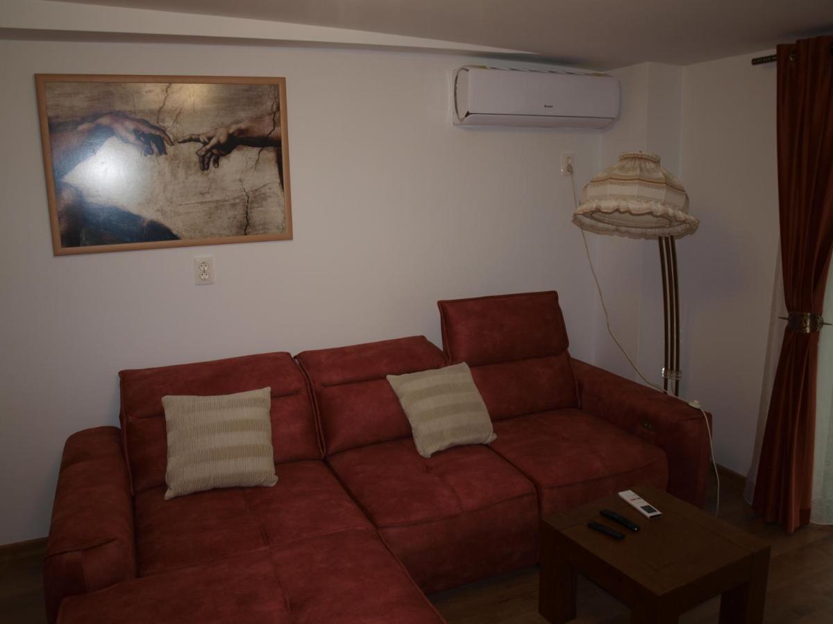 Amavera Apartment Târgu Jiu Buitenkant foto