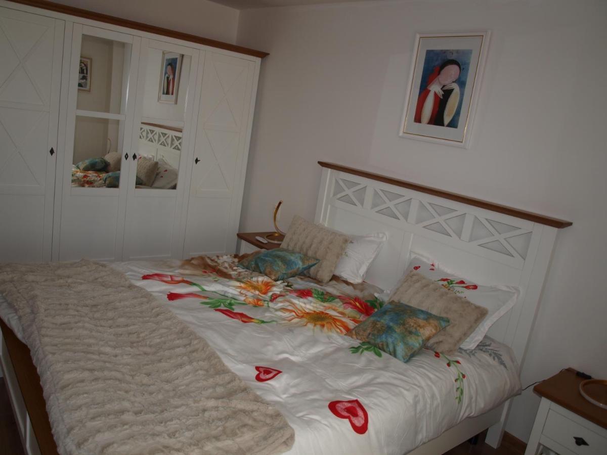 Amavera Apartment Târgu Jiu Buitenkant foto