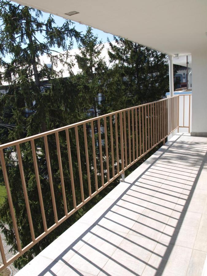 Amavera Apartment Târgu Jiu Buitenkant foto