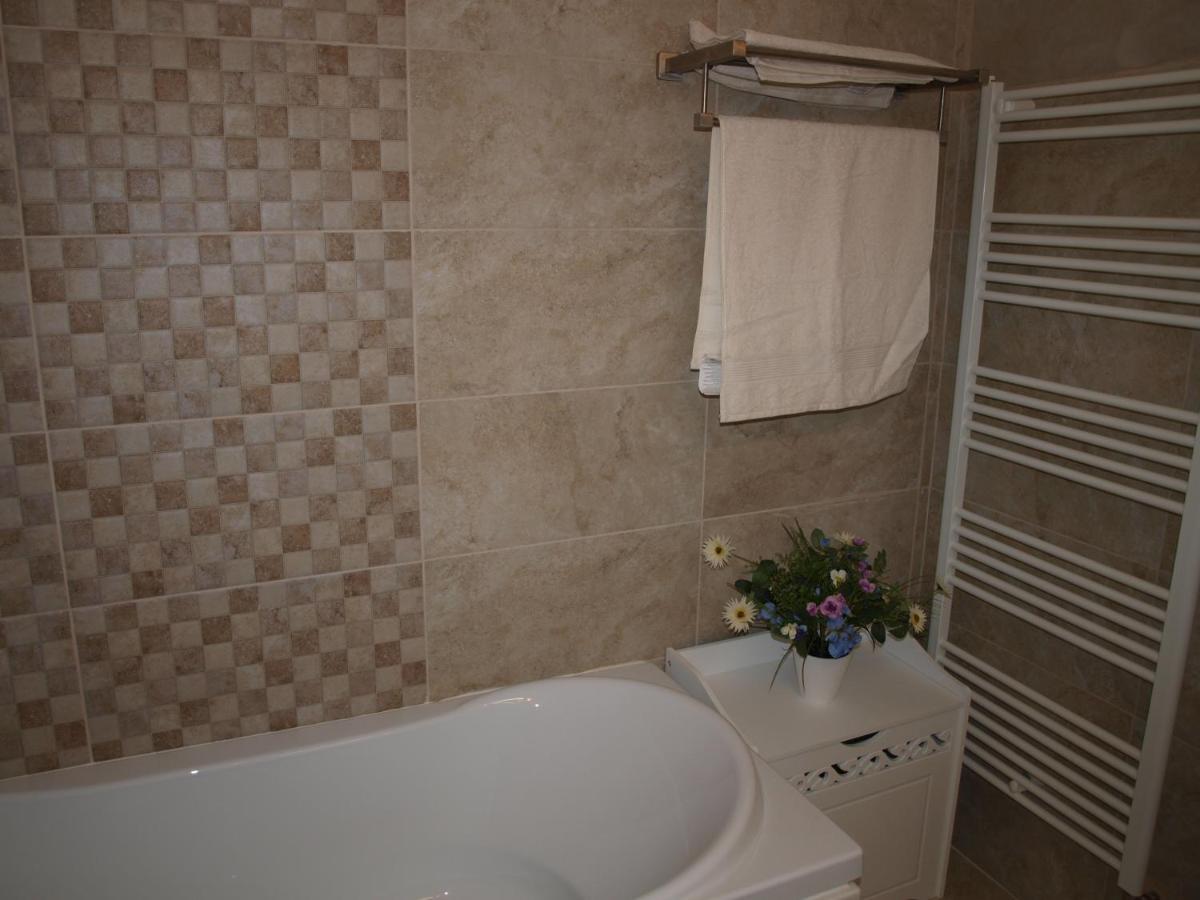 Amavera Apartment Târgu Jiu Buitenkant foto