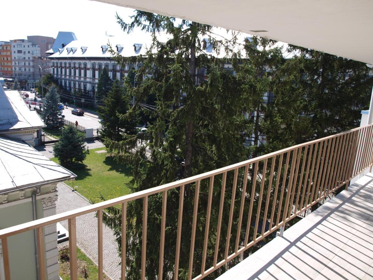 Amavera Apartment Târgu Jiu Buitenkant foto