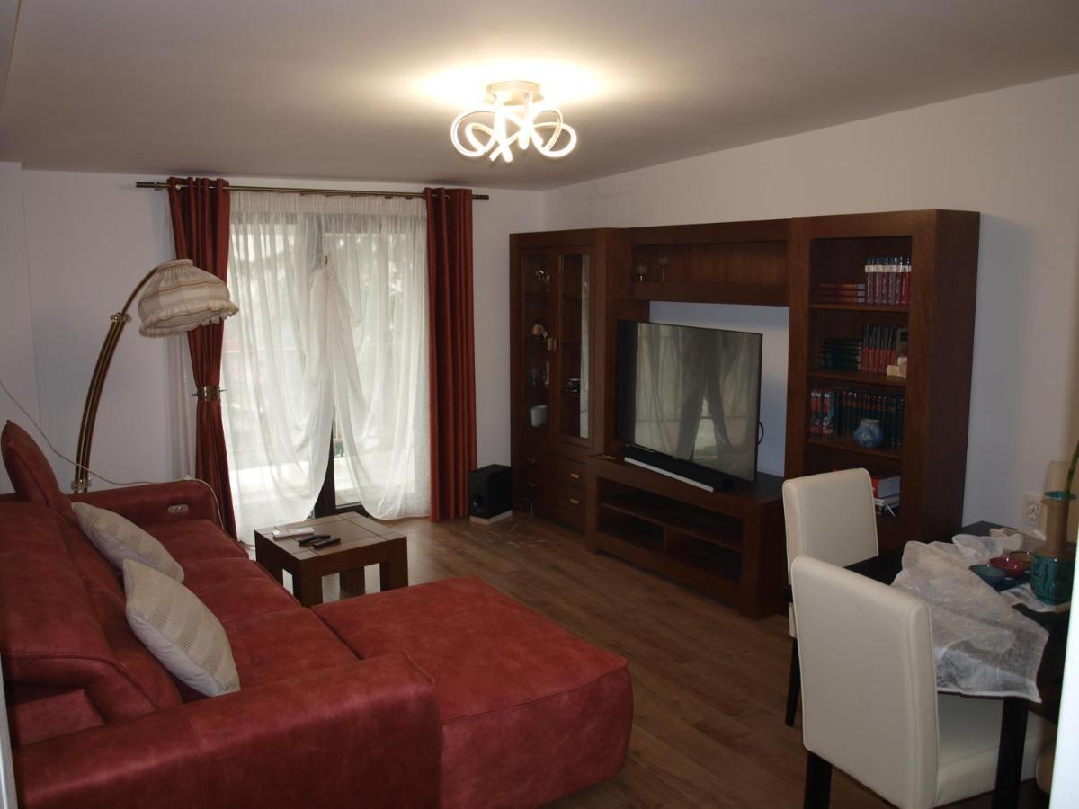 Amavera Apartment Târgu Jiu Buitenkant foto