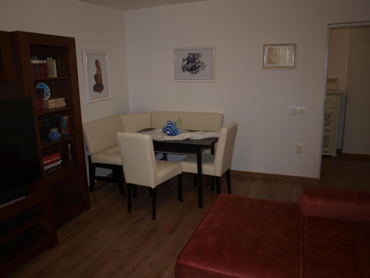 Amavera Apartment Târgu Jiu Buitenkant foto