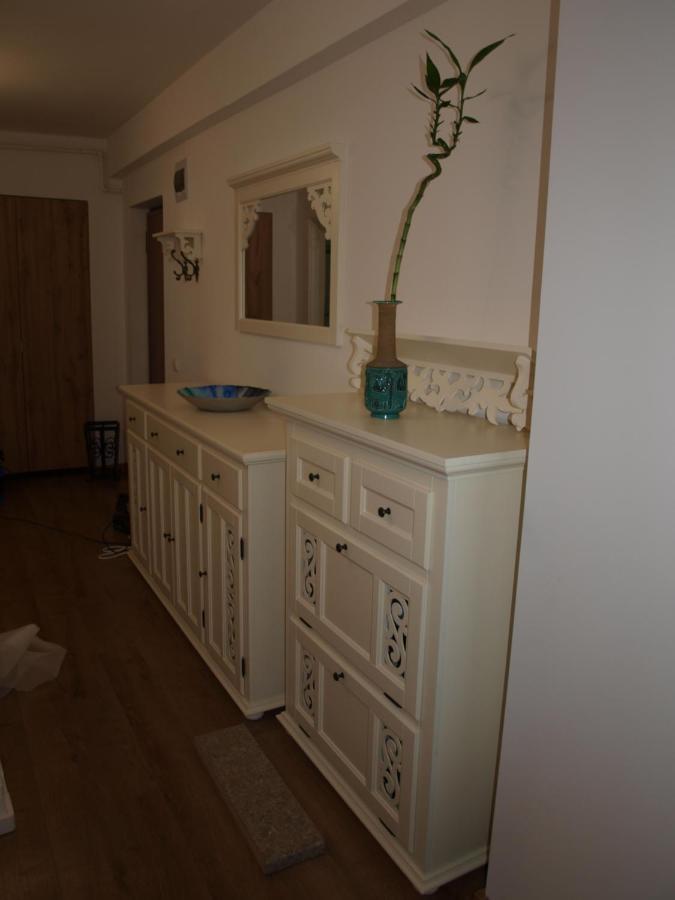 Amavera Apartment Târgu Jiu Buitenkant foto